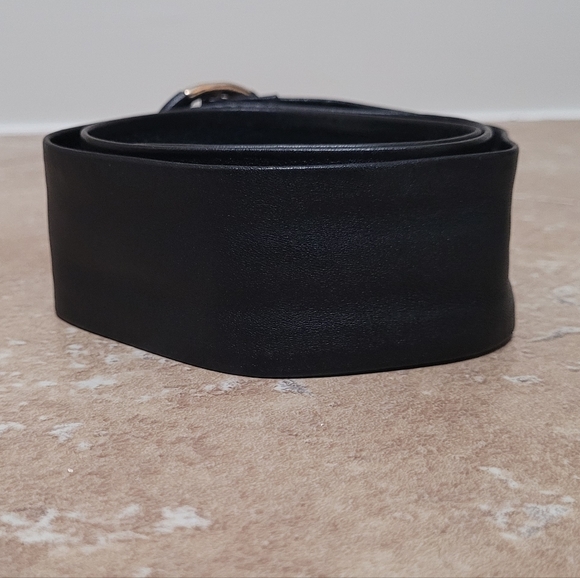 Vintage Marshall Fields Women's Black Leather Round Buckle Belt - Picture 2 of 5
